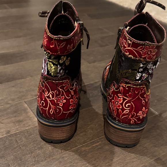 NWOB L’Artiste Fantastic Booties in Red Multi Color - Picture 5 of 6